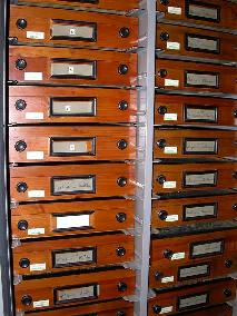 La mémoire d'un ordinateur fonctionne comme une grosse armoire avec beaucoup de tiroirs