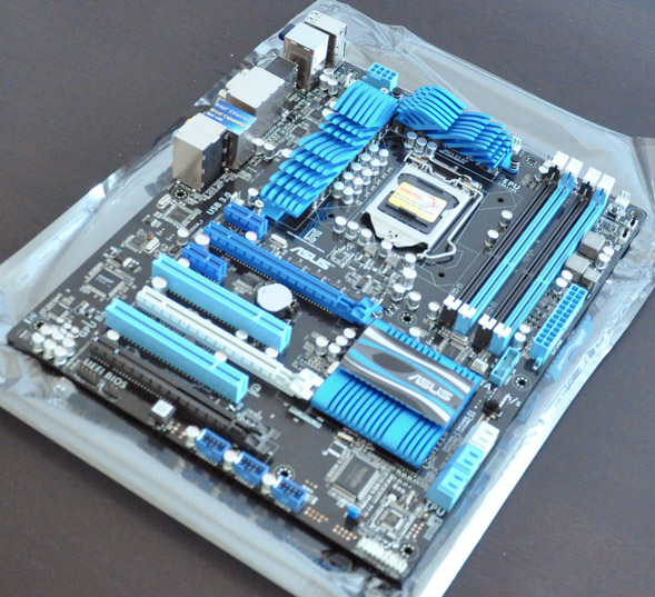 Carte mère ASUS P8Z68-V/Gen 3, fraîchement sortie du carton