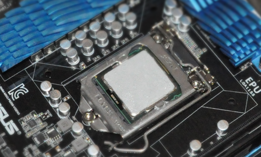 La pâte thermique doit recouvrir de façon uniforme le CPU