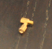 Les entretoises, servant à fixer la carte mère sur le boîtier