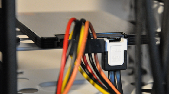 Branchement du SSD à gauche en SATA