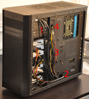 Passage des câbles derrière la plaque de la carte mère